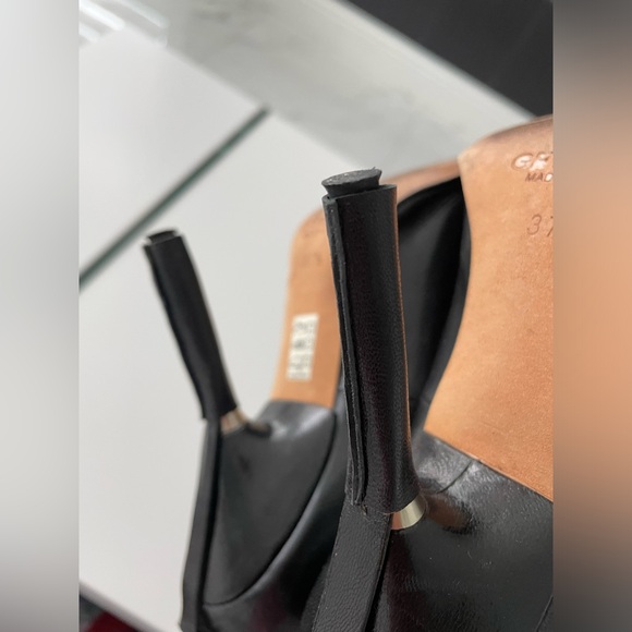 GIANFRANCO FERRE BLACK LEATHER HIGH HEELS SIZE EU37.5 US7.5 - Picture 15 of 16